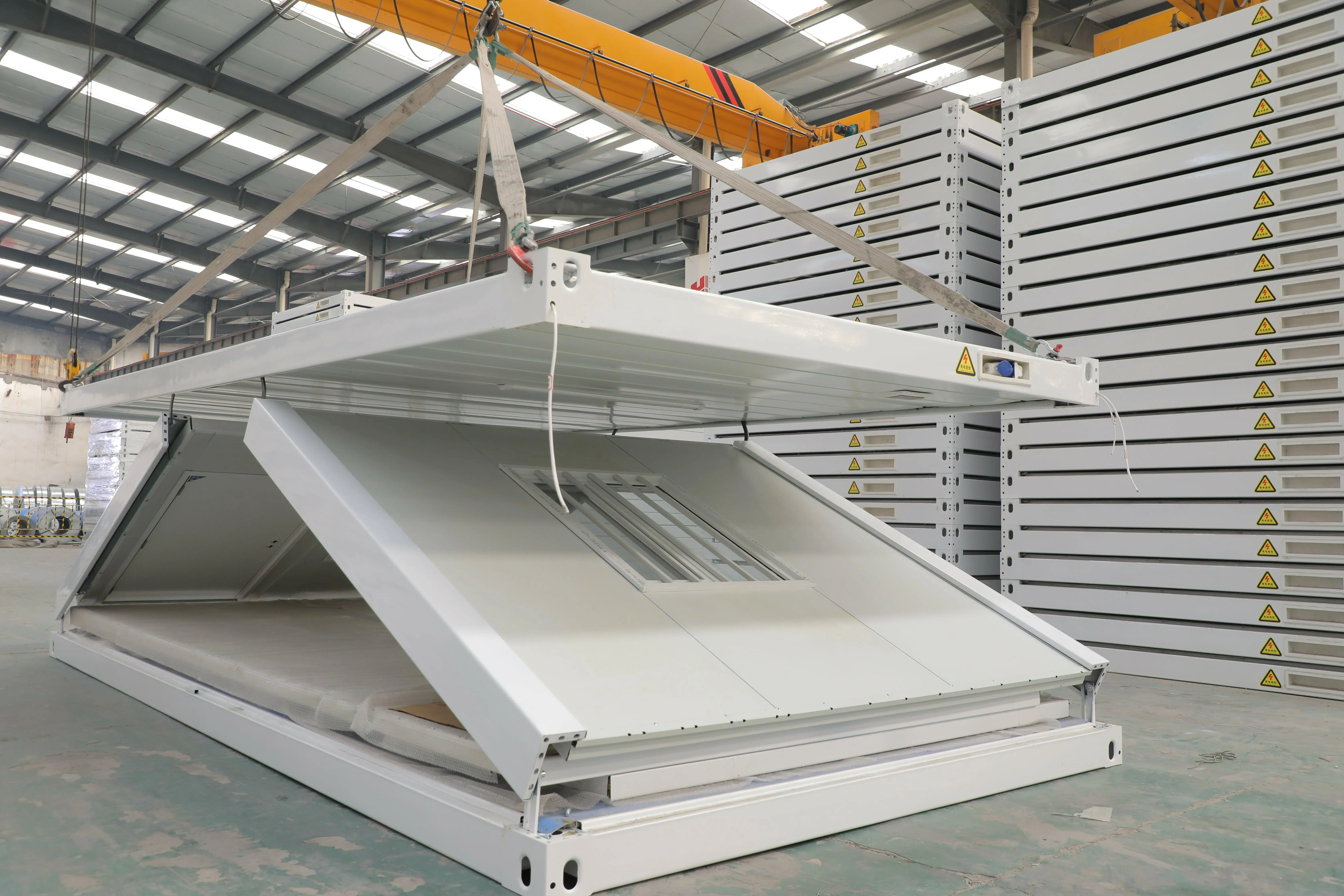 Cheap Price Prefabricated House Container Modular Steel Building Office Shop Sandwich Panel Z-Folding Container House 20ft 40ft