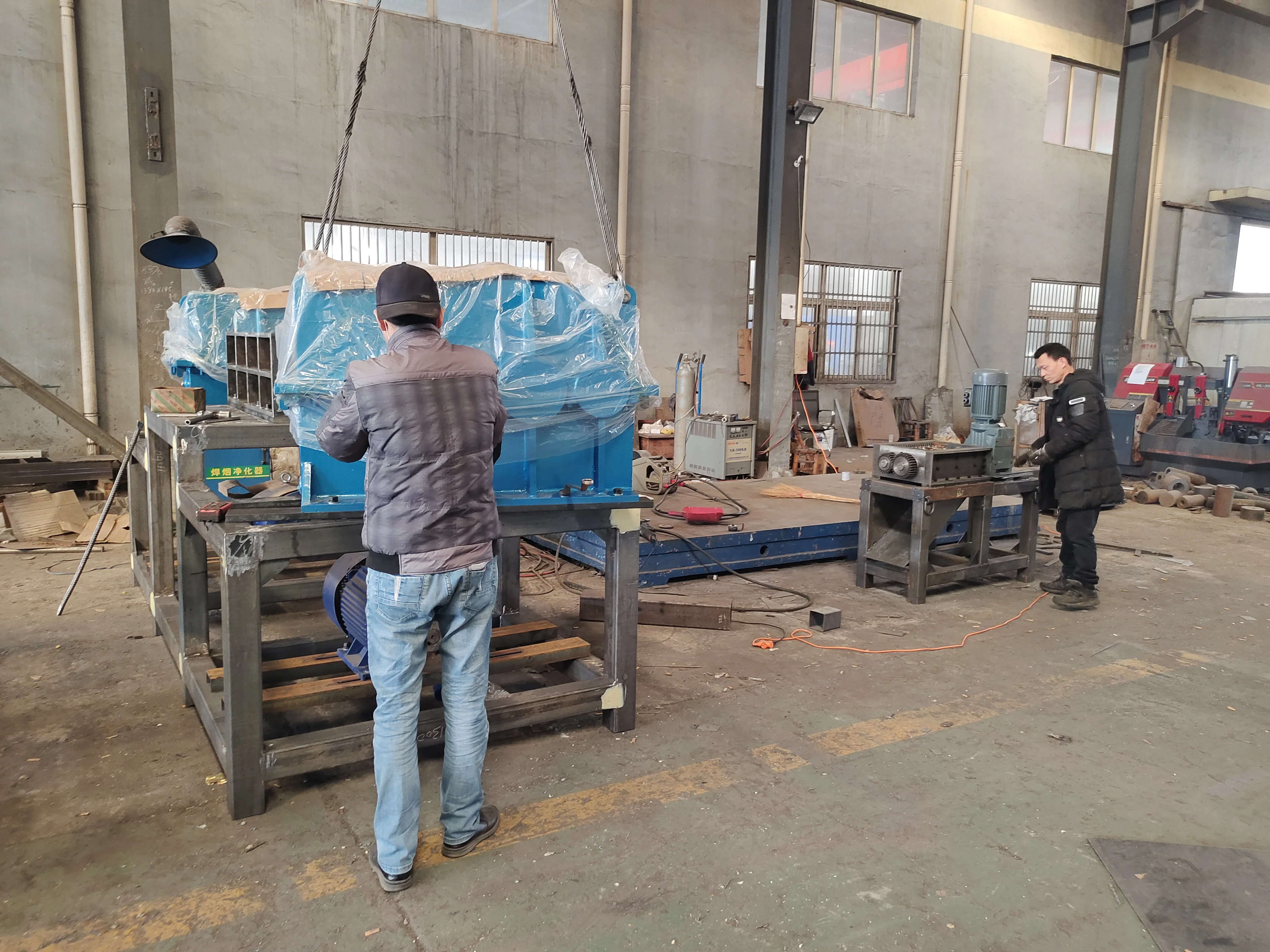 Best Selling High-quality Corner Plastic Shredder/Domestic Waste Industrial Recycling