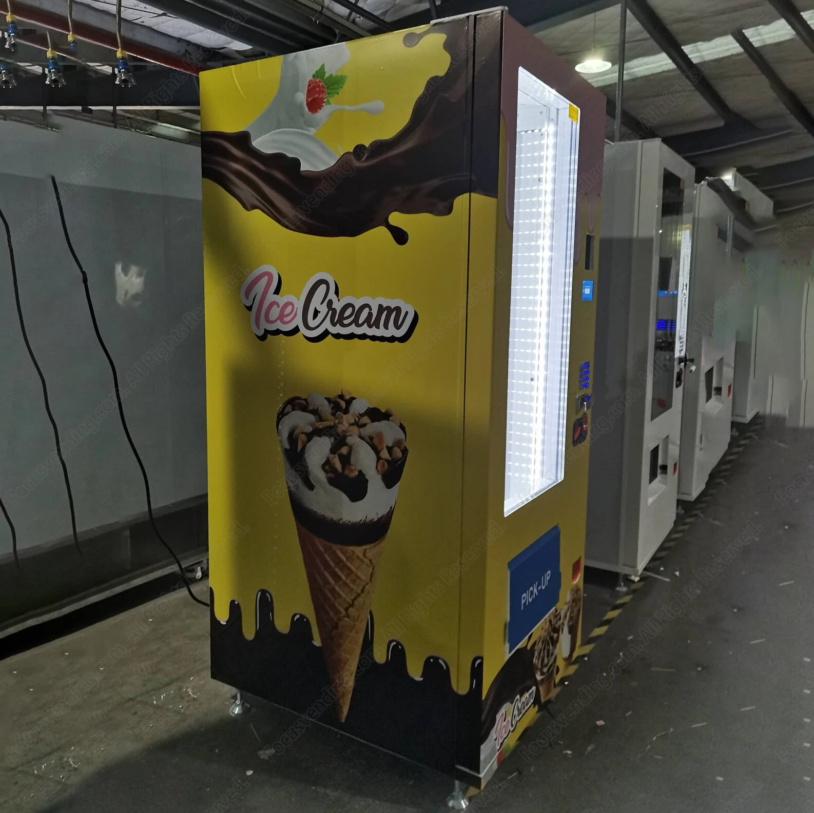 Frozen Food Ice Cream Vending Machine With Elevator System With Sticker