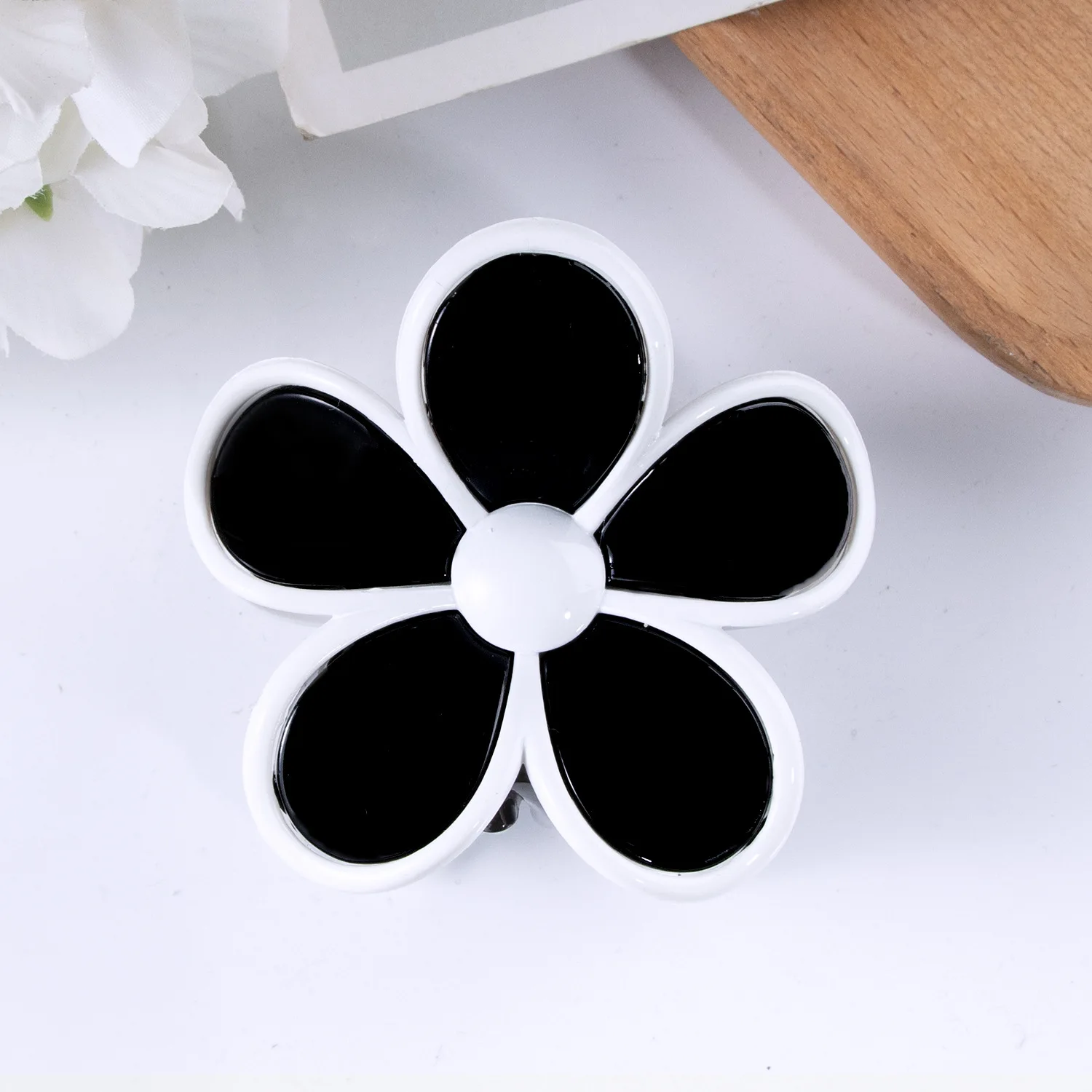 Sweet Frosted Medium Size Five Petal Flower Claw Clip Elegant Flower Hair Clips for Women Hair Accessories