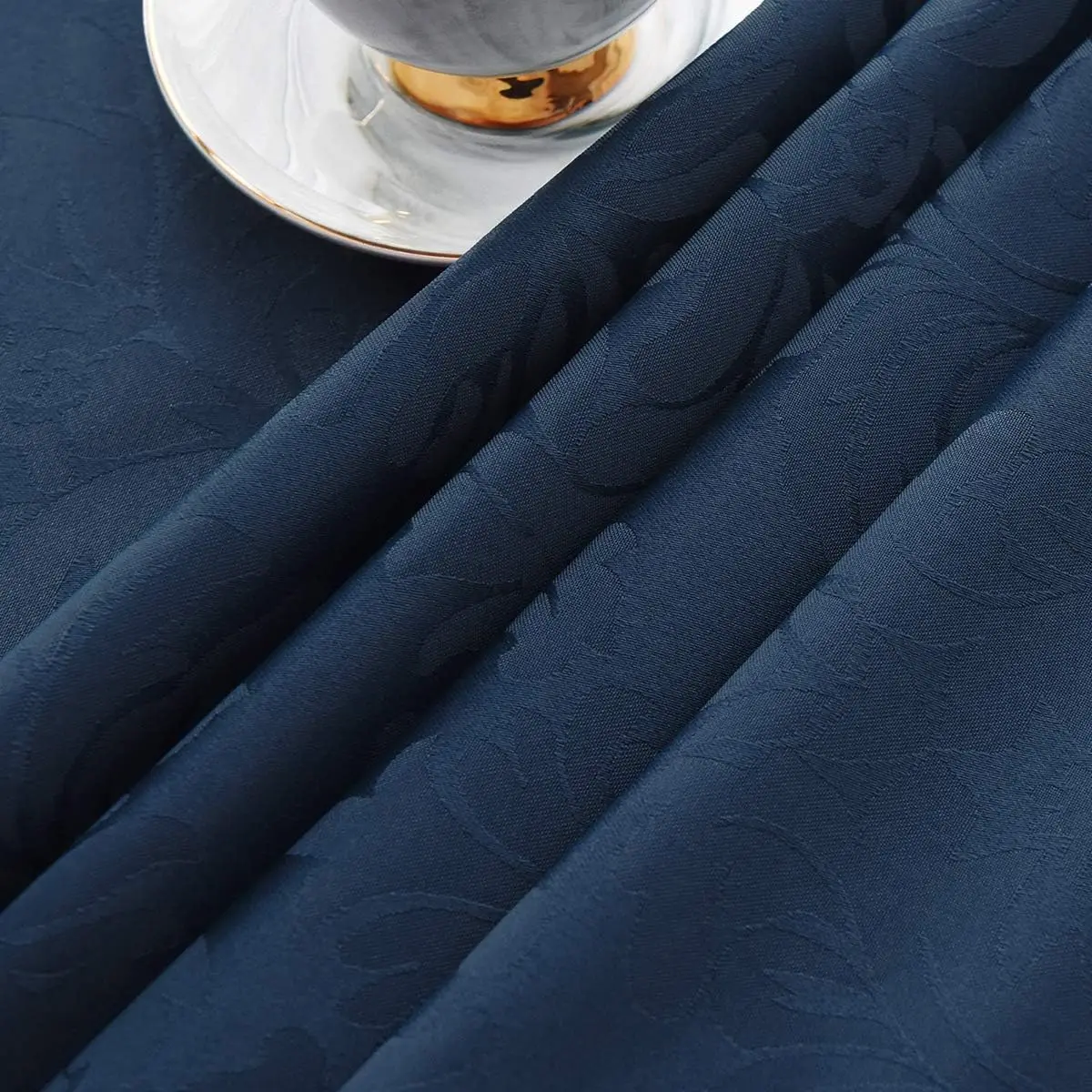 Skymoving New Custom Cheap Navy Blue Waterproof Table Clothes Rectangular Jacquard Polyester Tablecloths Fabric for Decoration