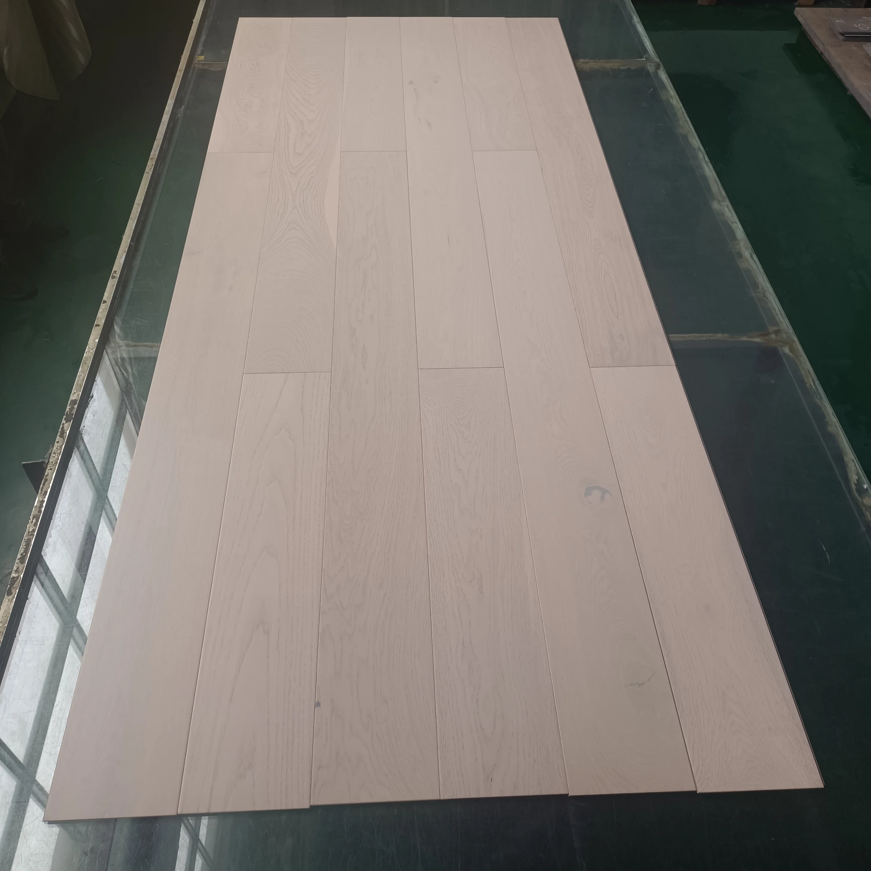 White color Oak Veneer  SPC Flooring KTWV1177