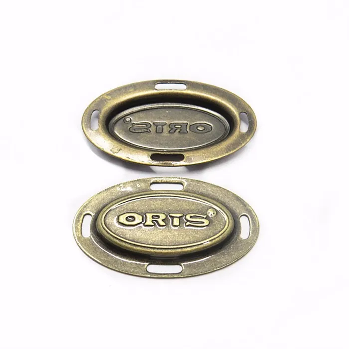 Спортивные кроссовки с принтом логотипа