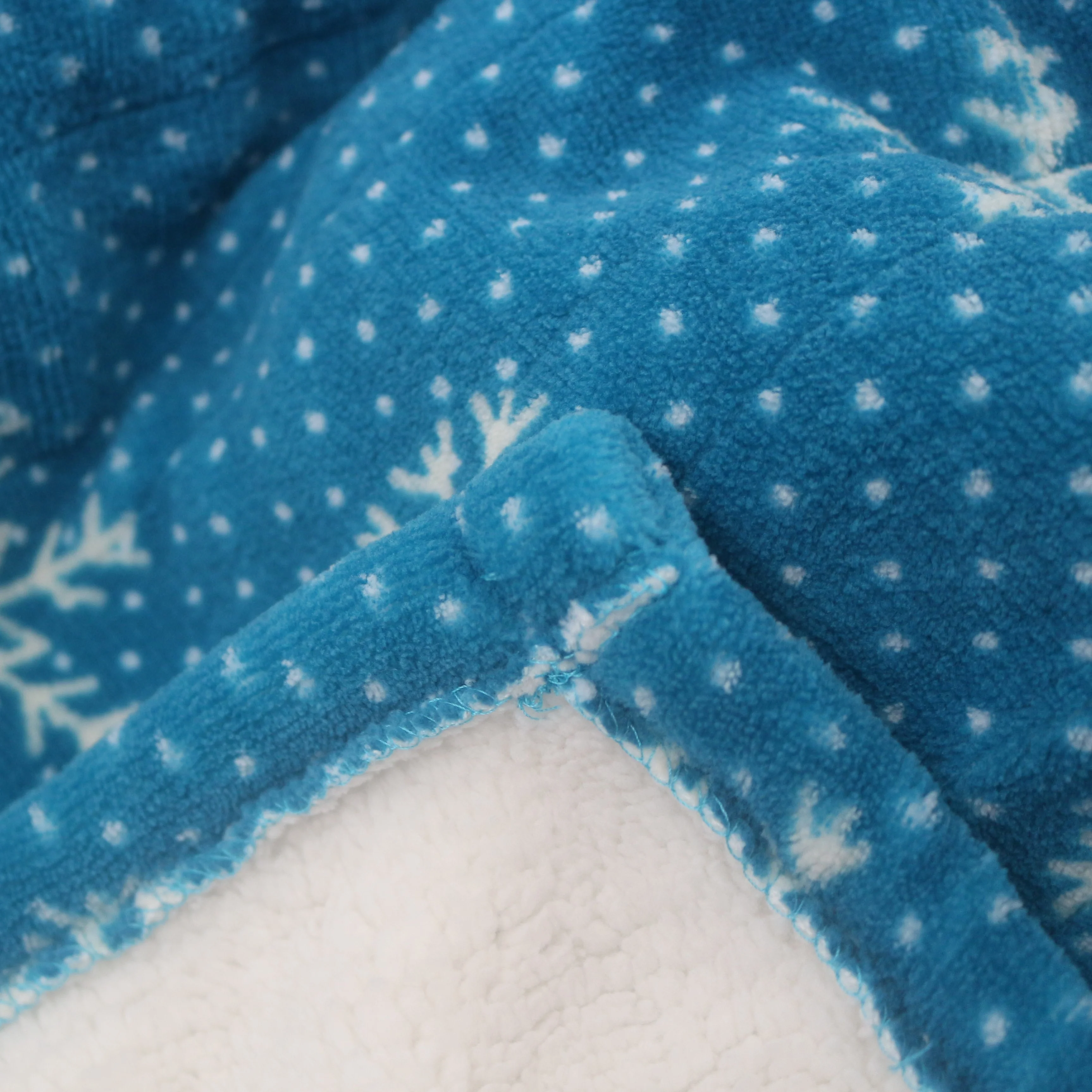2021 New Design Rectangular Blue Snowflake Coral Fleece Electric Heating Blanket For Winter Amazon