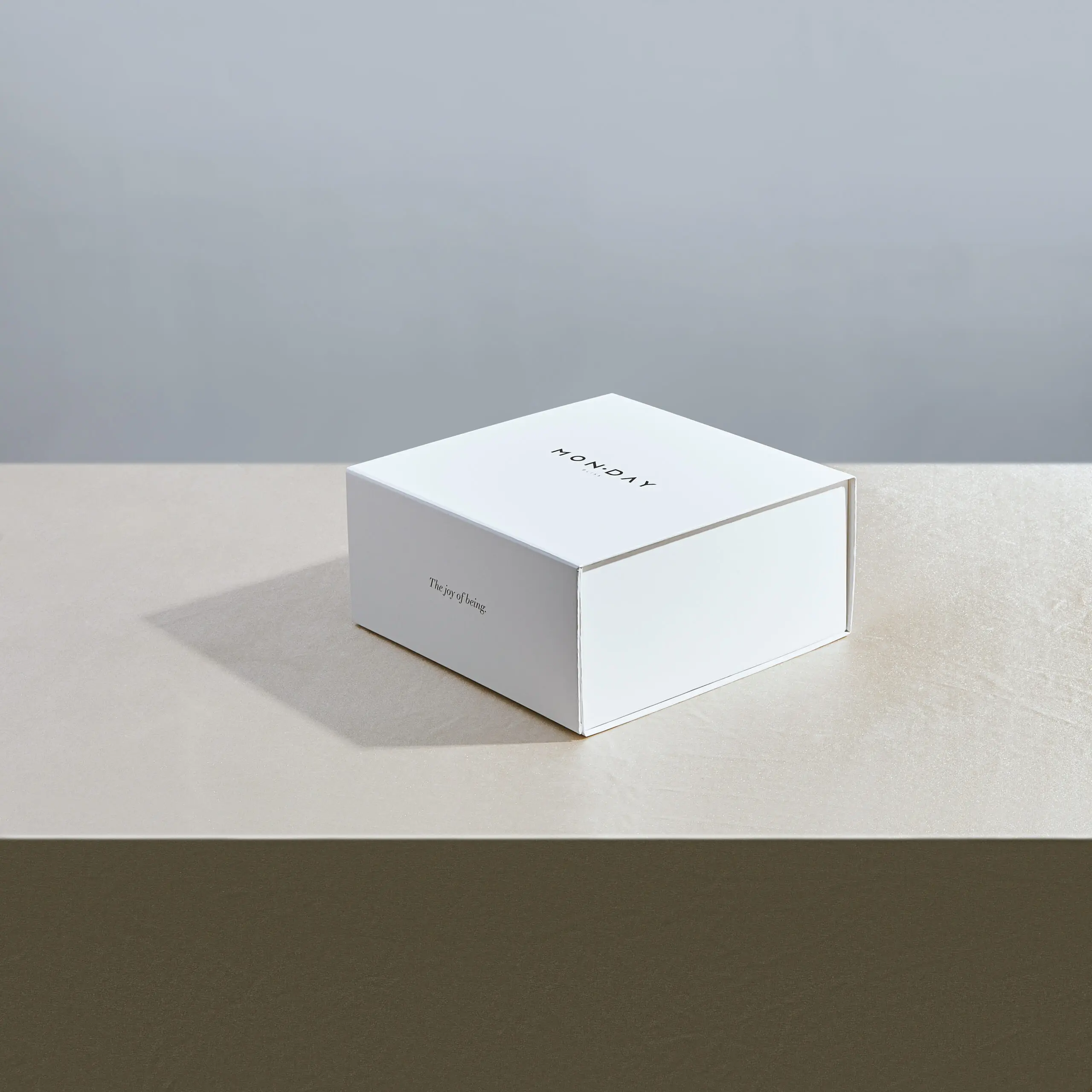 Custom Logo Recyclable Luxury Cardboard White Magnetic Gift Beauty Products Skincare Cosmetics Packaging Box