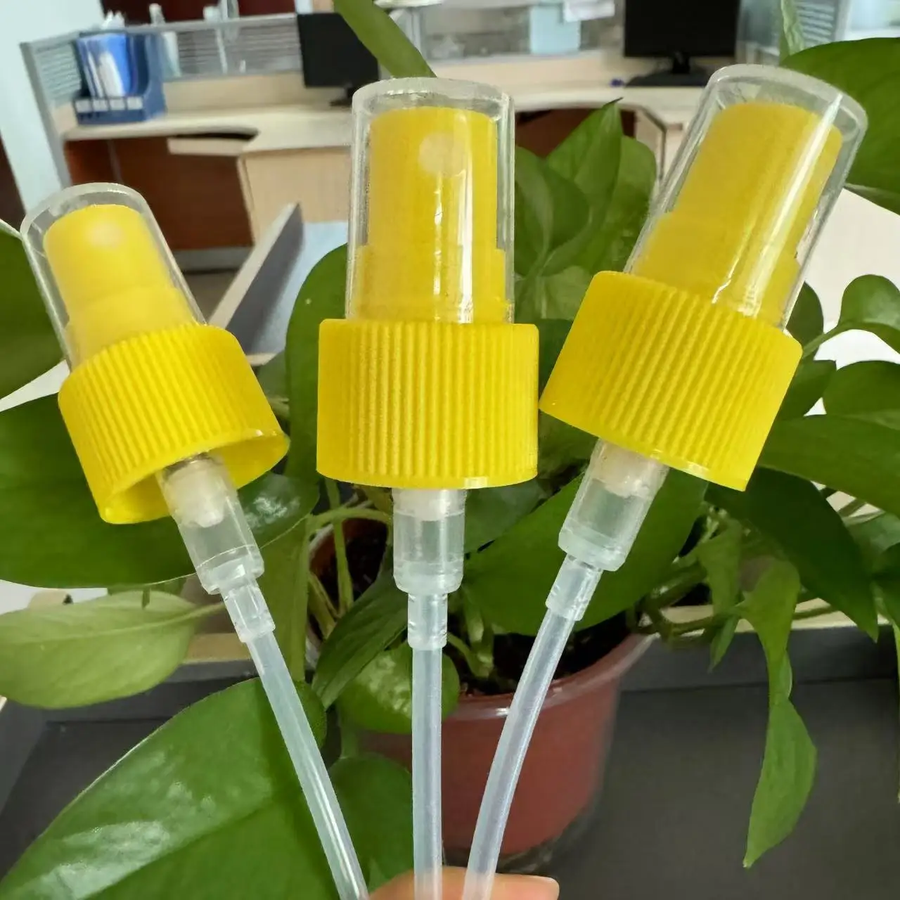 24/410 ribbed spray oil mist sprayer pump yellow 24mm oil pump for bottles