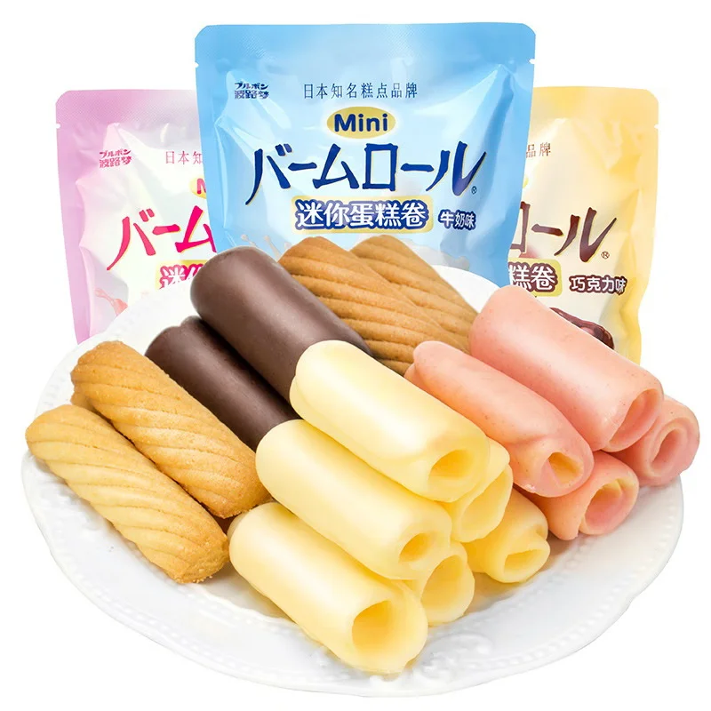 Wholesale casual snacks mini cake rolls, strawberry flavored sandwich cake 70g dessert