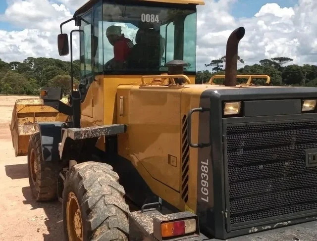 Высокомощный 5-тонный фронтальный погрузчик SEM680D 4 м³ землеройная машина с мощным двигателем на продажу