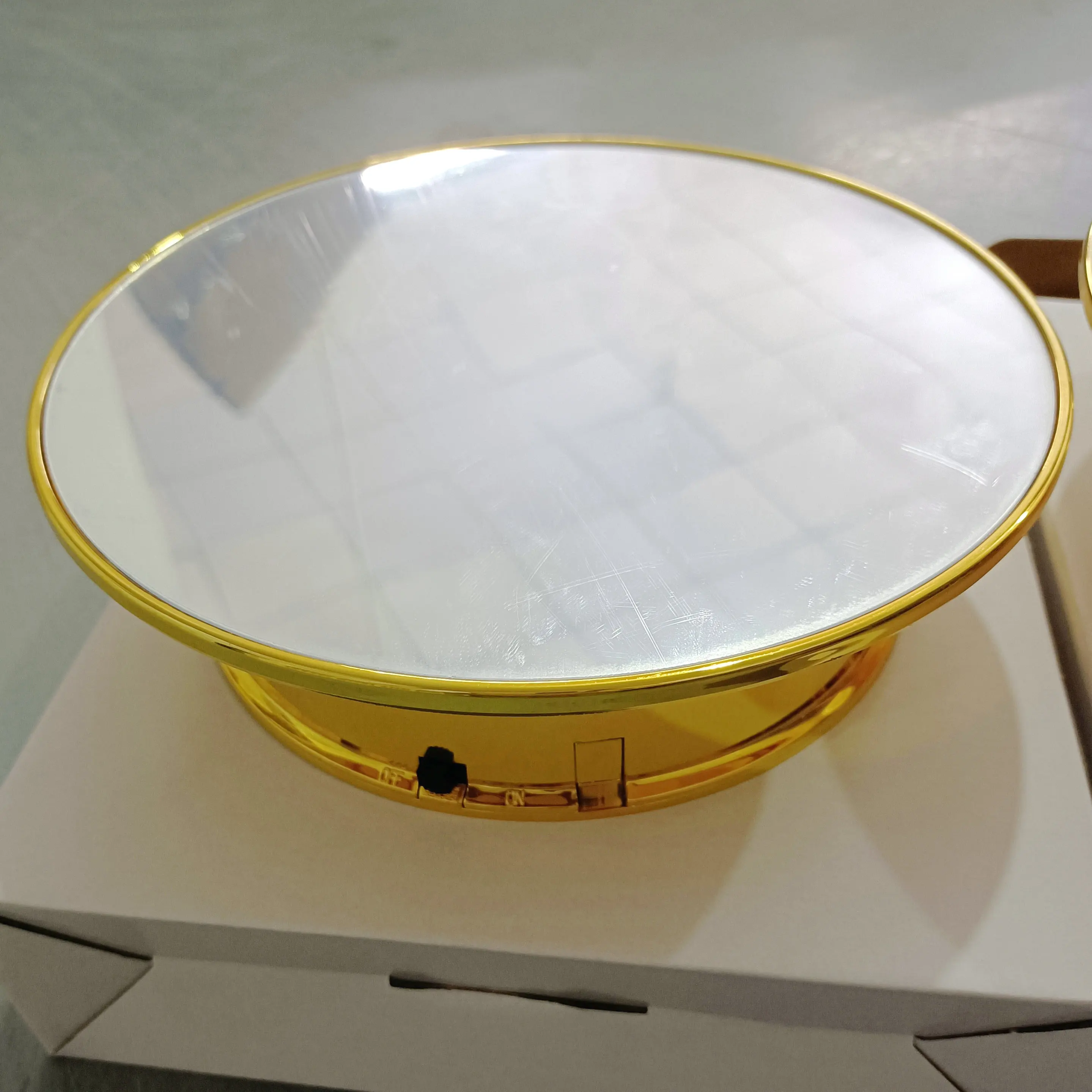 Factory Supplier Gold Silver Rotating Display Stand for Displaying Goods like Shoes, Bag, Craft Load Weight 5KG Turntable