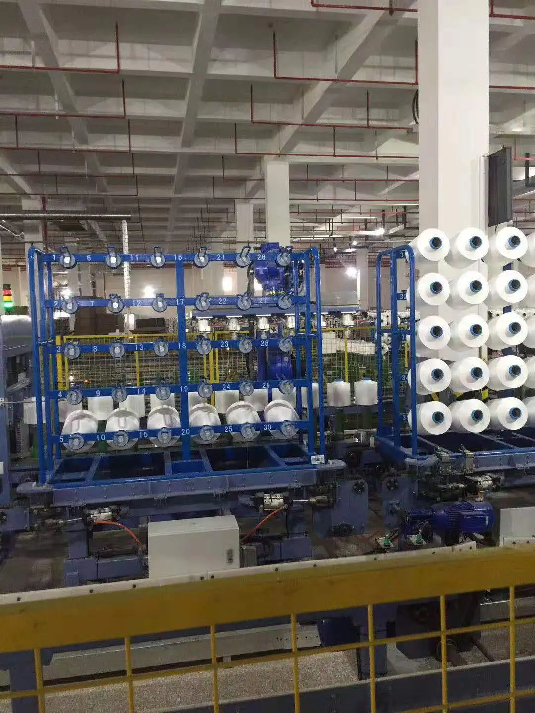 Класс АА, быстрая доставка, необработанная белая пряжа DTY 150/48 Nim, полиэфирная пряжа для вязания