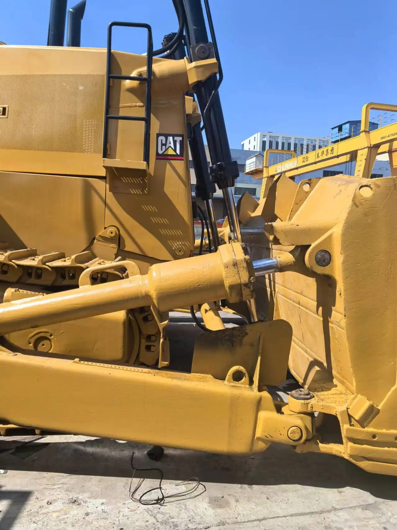 Бульдозер Caterpillar D10R с низким рабочим временем