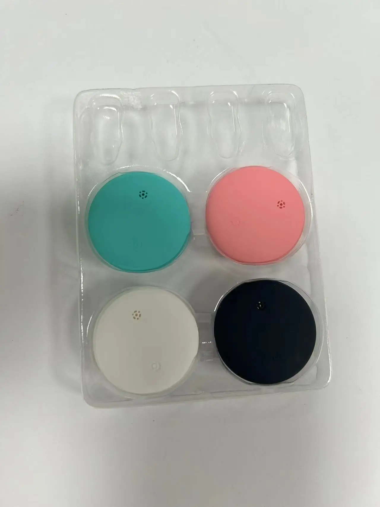 New Design Wireless Bluetooth Anti-lost Locator GPS Device Global Positioning Smart gps Tracker For Dogs and Kids Pets