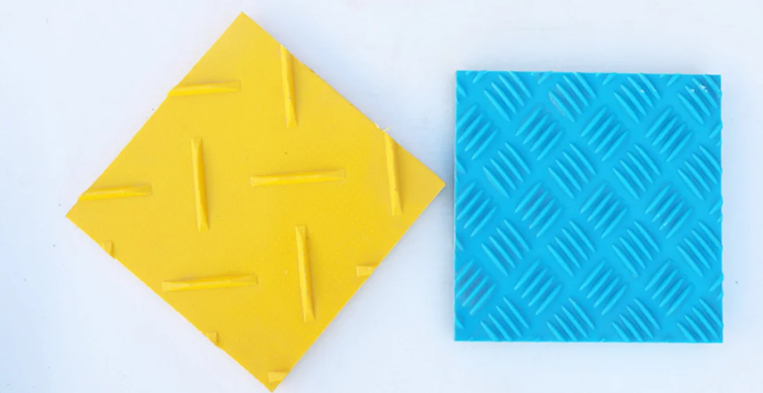 Extruded HDPE Road Mats/Black Road Panels with Small Stripes