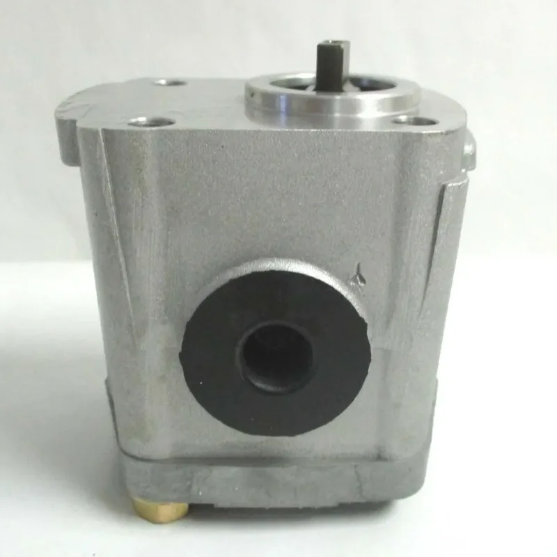 67980-36100 GENUINE OEM KUBOTA HYDRAULIC PUMP D722 D782 GPO-100