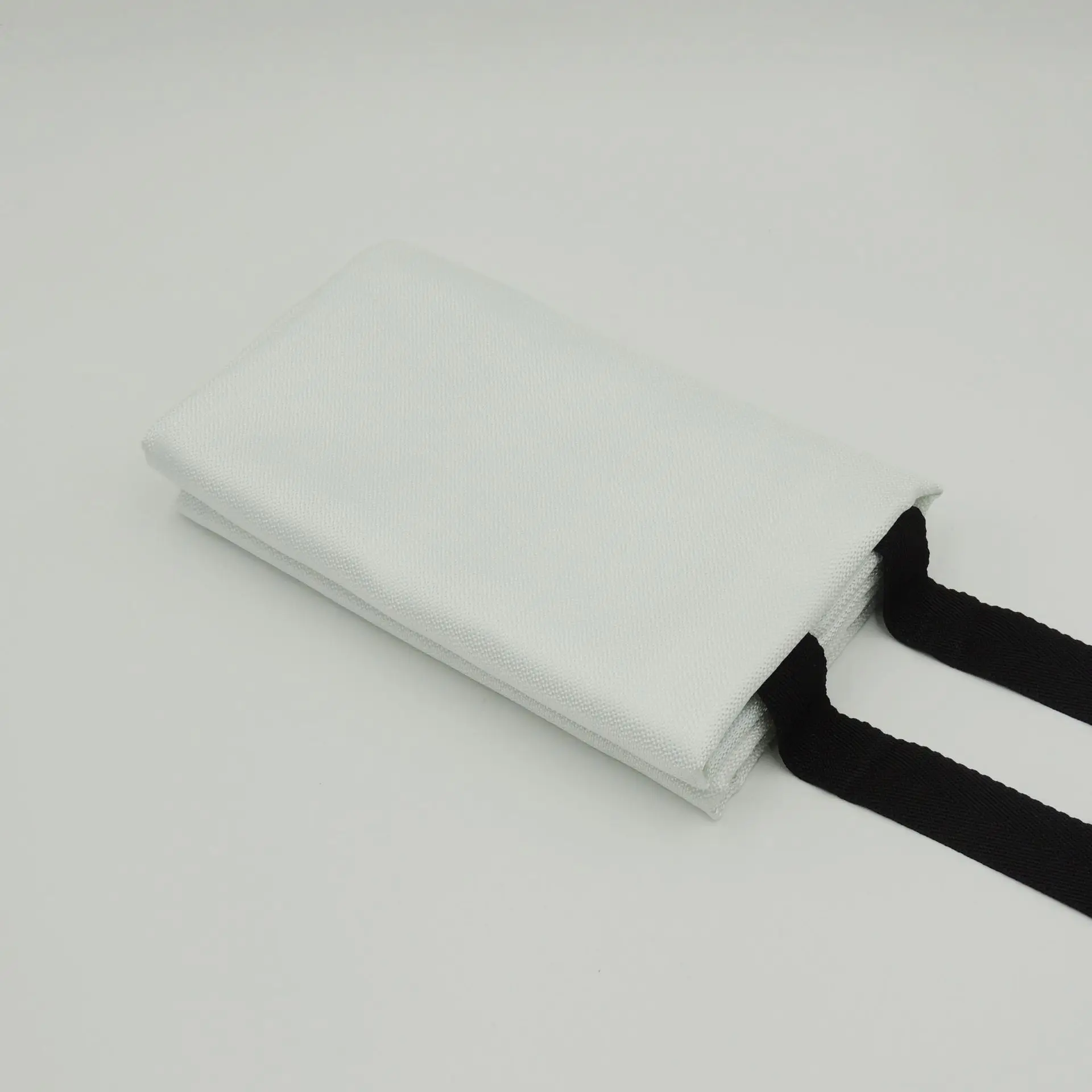 Prepared Hero Fire Fighting 1m x 1m Blanket Custom Emergency Fire-Proof and Water Straw Filter Fire Insulation Blanket