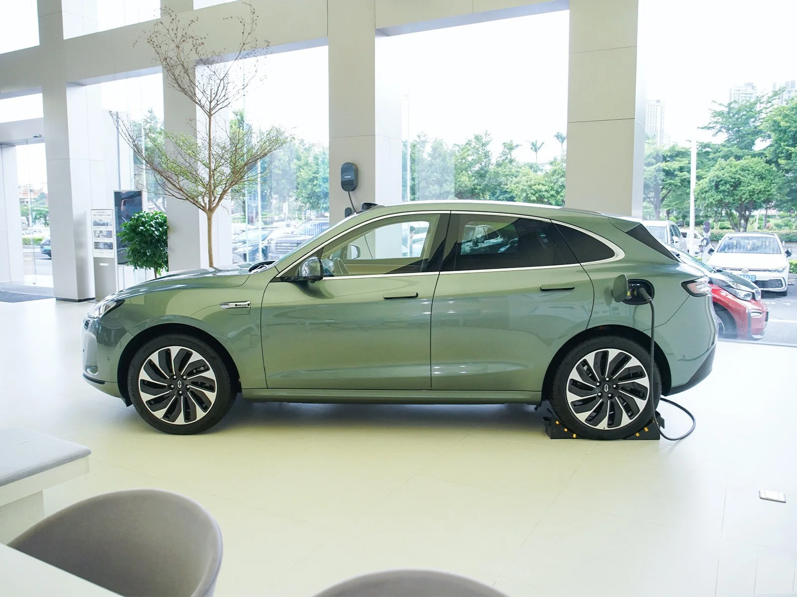2023 Aito Новый Ev Car 4-колесный аккумулятор с усилителем левое рулевое управление Hua-wei M5 электромобиль