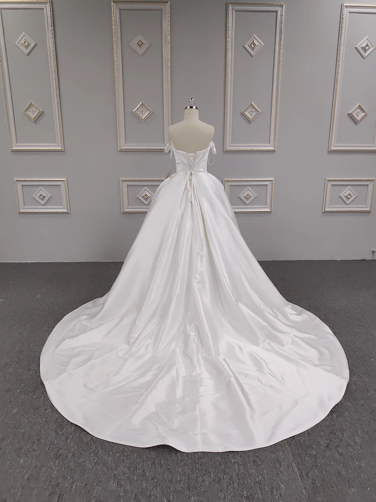Baiyi Bride Factory Backless Sweetheart White Long Tail Pleating Simple Wedding Dress Satin