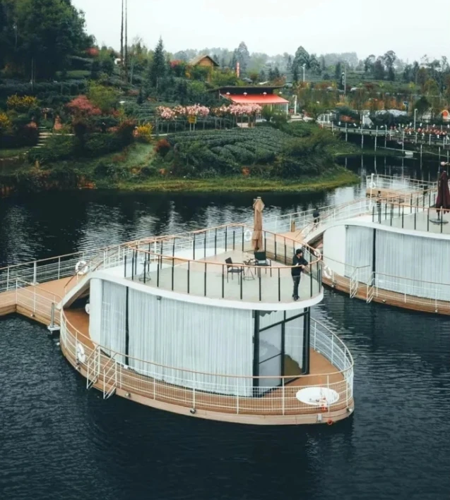 Luxury Floating Hotel Glamping Pod Prefabricated Luxury Container Houses for Tourism Movable Luxury Villas and Homes
