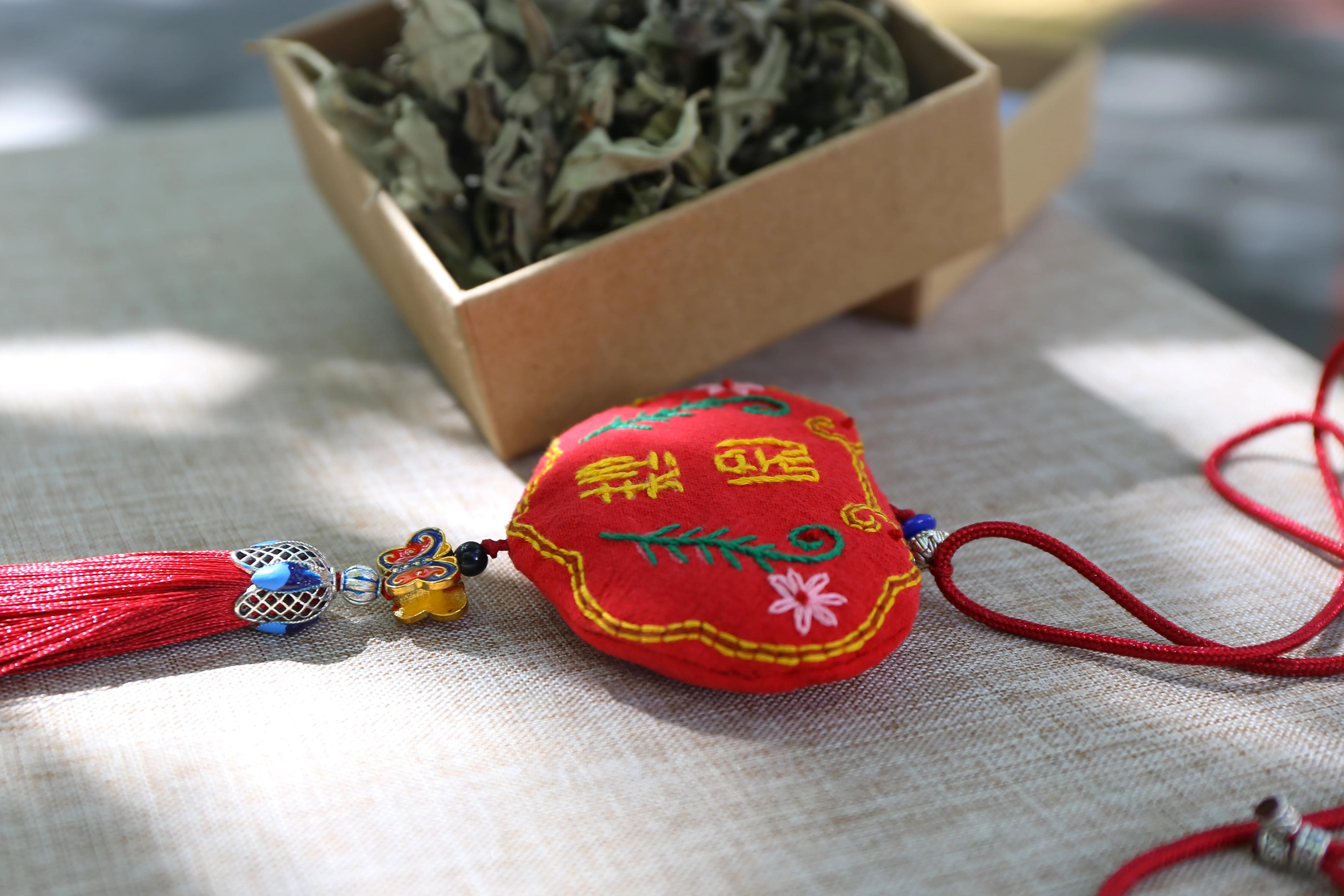 Jixiang Lock Hook Needle Fragrant Bag High Quality Handmade Artemisia Leaf Fragrant Bag Chinese Style Fragrant Bag Hanger