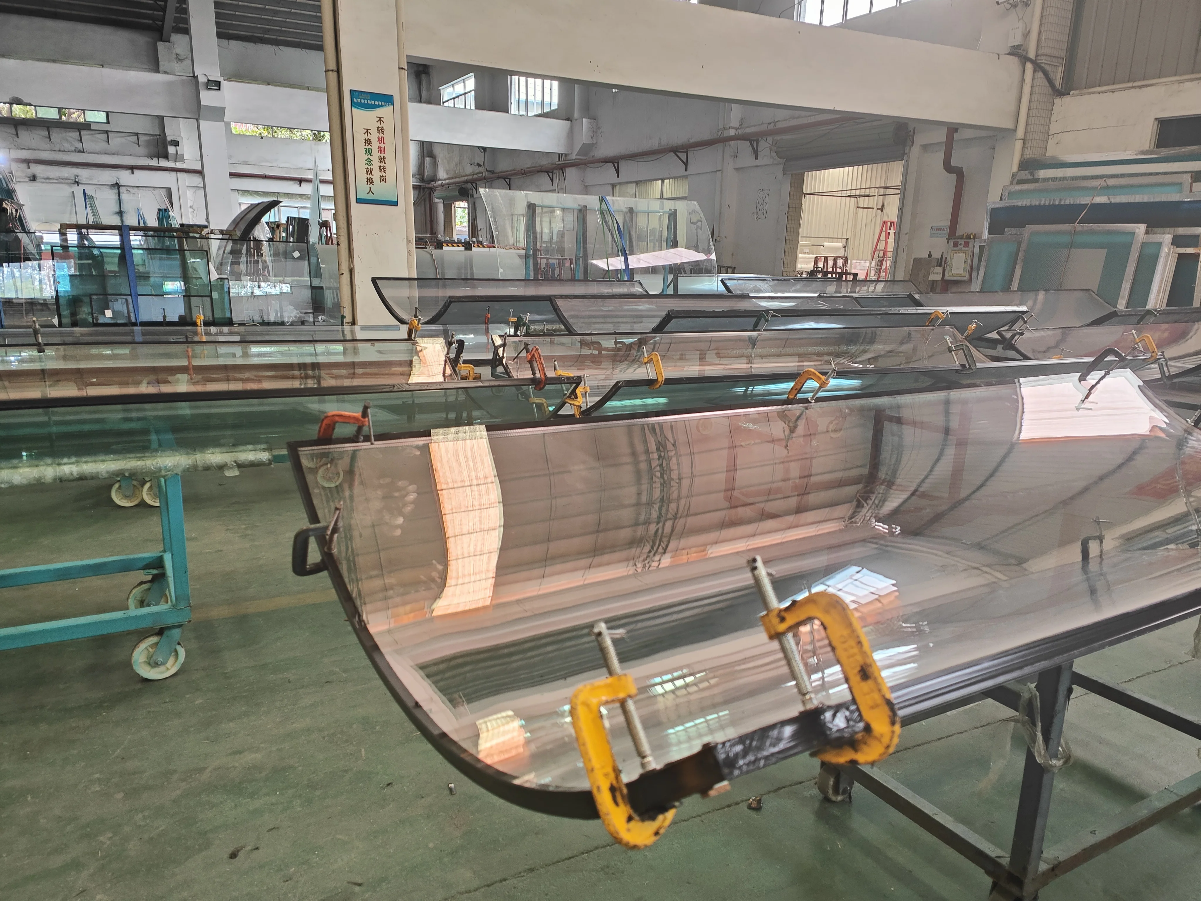 Изогнутая стеклянная панель для стеклянного купола от производителя из закаленного стекла