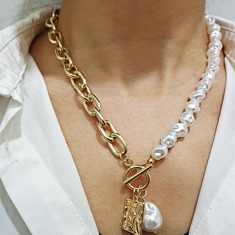 Fashion Asymmetric Big Baroque Pearl Necklace Gold Plated Thick Link Chain Square Portrait Pendant Necklace