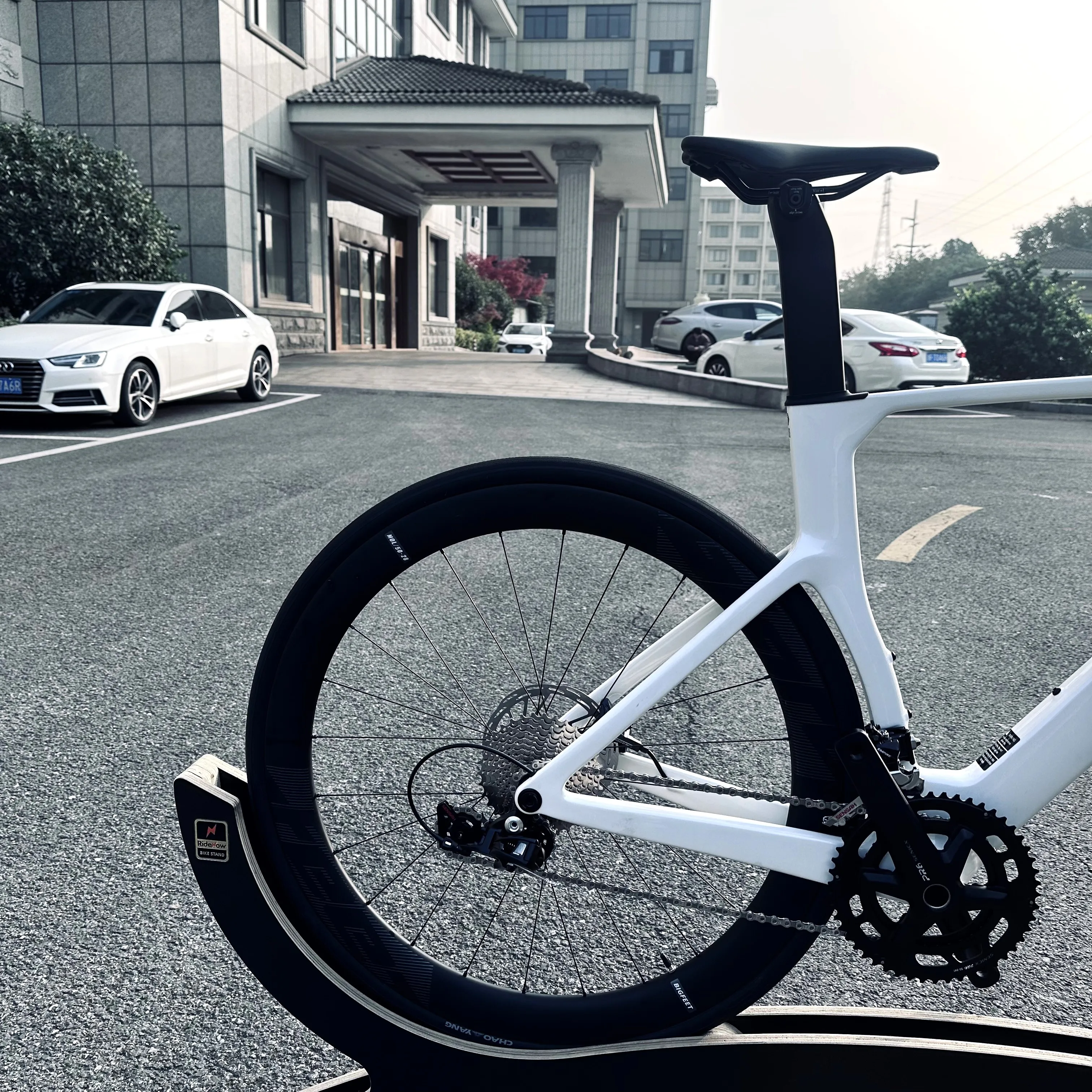 KOZO New model T800 Carbon fiber Road Bike 24s Full Hydraulic disc brake Carbon fiber racing bike can take carbon wheelsets