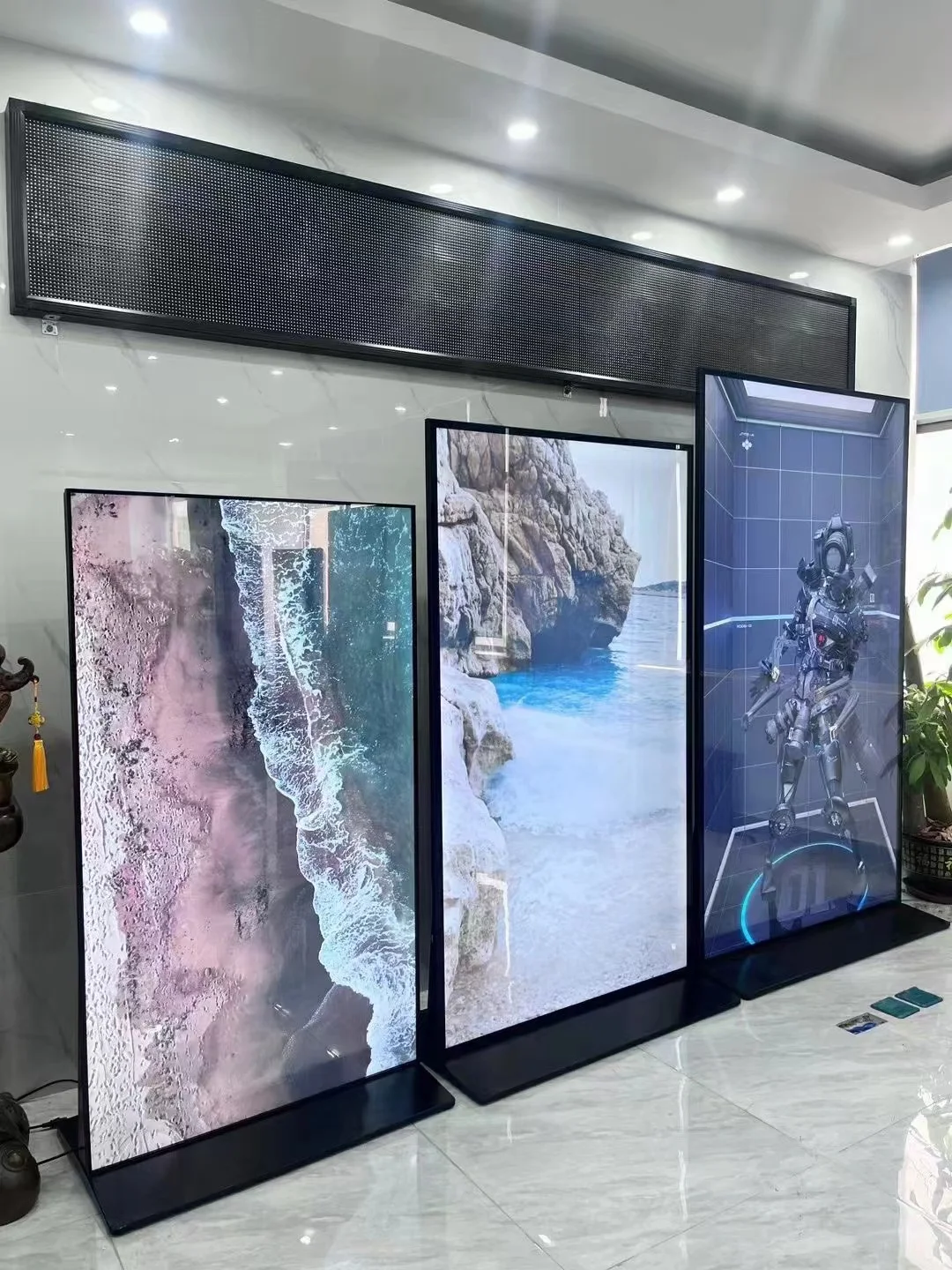 Full screen advertising machine indoor floor standing LCD full screen touch vertical advertising booth 4k display sign