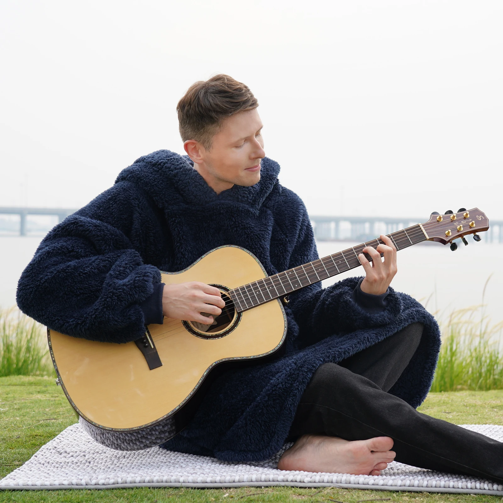 Оптовая продажа, удобное одеяло с капюшоном большого размера, одеяло для свитера, зимнее одеяло большого размера, плюшевое одеяло с капюшоном