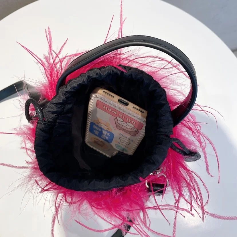 Hot fashion women round diamond bucket bags with feather Sweat Girls Bling fur bags Ladies shiny rhinestone evening clutch purse