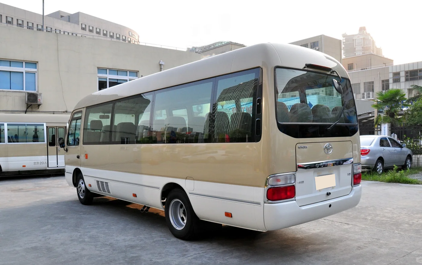 Customized Used Toyota Coaster 26 Seater Mini Bus Gasoline Left Hand Drive Rhd Toyota Coaster Buses for Sale