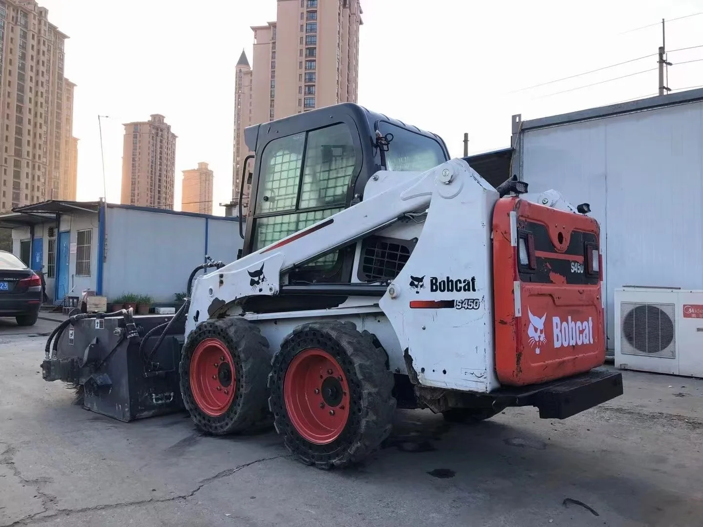Used BOBCAT S450 Mini Skid Steer Loader Bobcat S450 wheel loader with bucket IN GOOD CONDITION