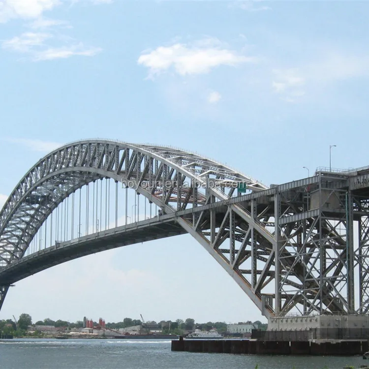 Небольшой стальной мост с коротким пролетом