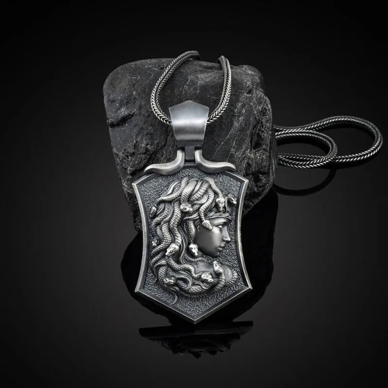 Blues OEM wholesale hip-hop medusa pendant necklace The Greek Myth Of The Snake Hair medusa  jewelry for men women gift
