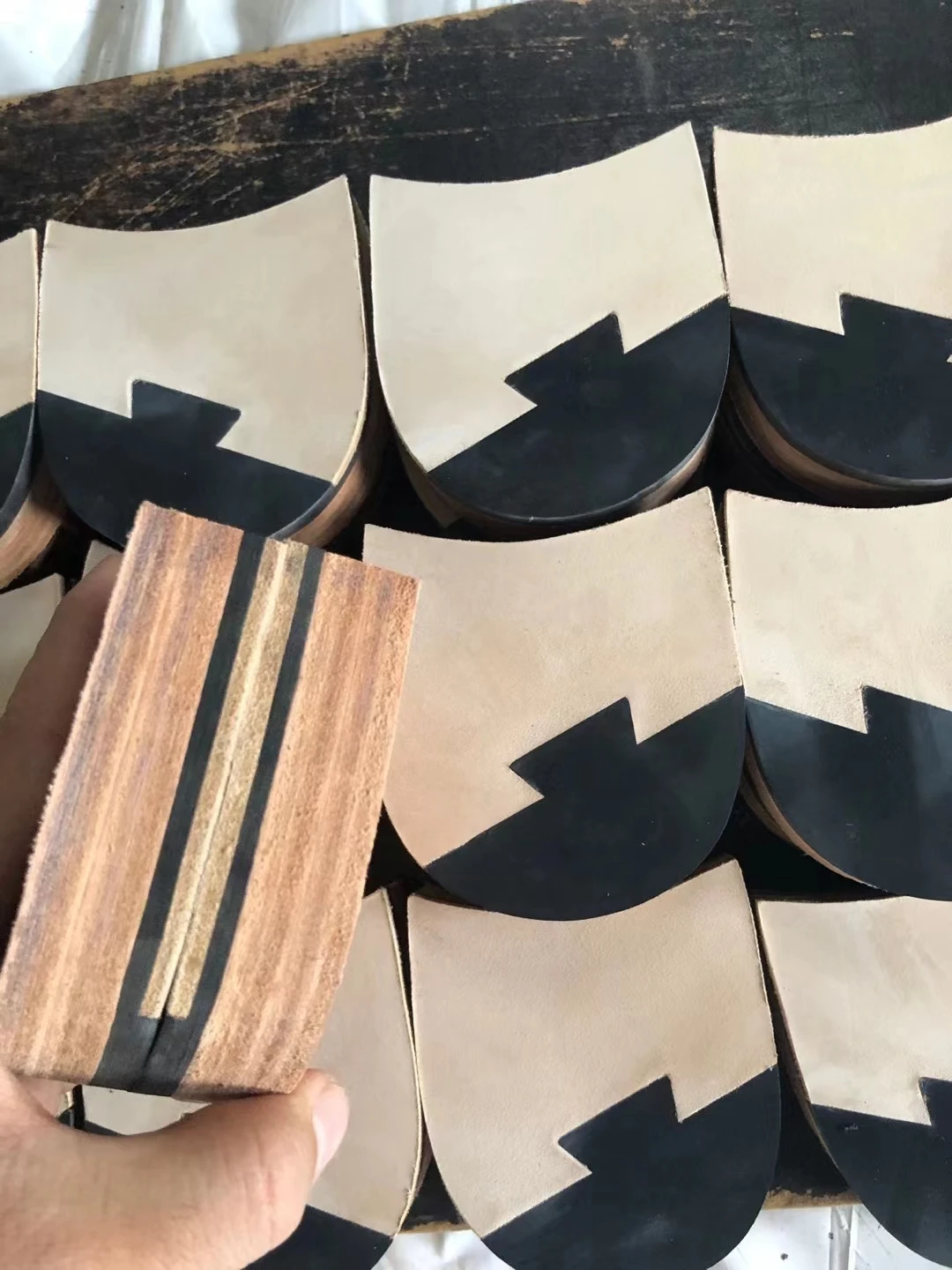 Full grain vegetable tanning belly cowhide natural color genuine leather for shoes sole heel materials