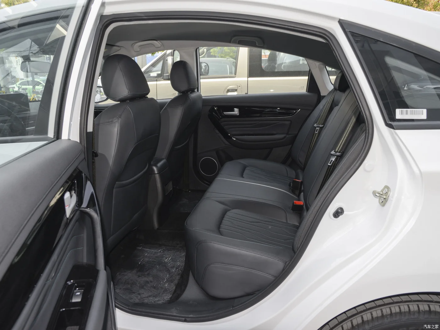 Electric Car PHEV Motor New Light Interior sedan for Export Left Steering Rear Camera-Excellent Condition!