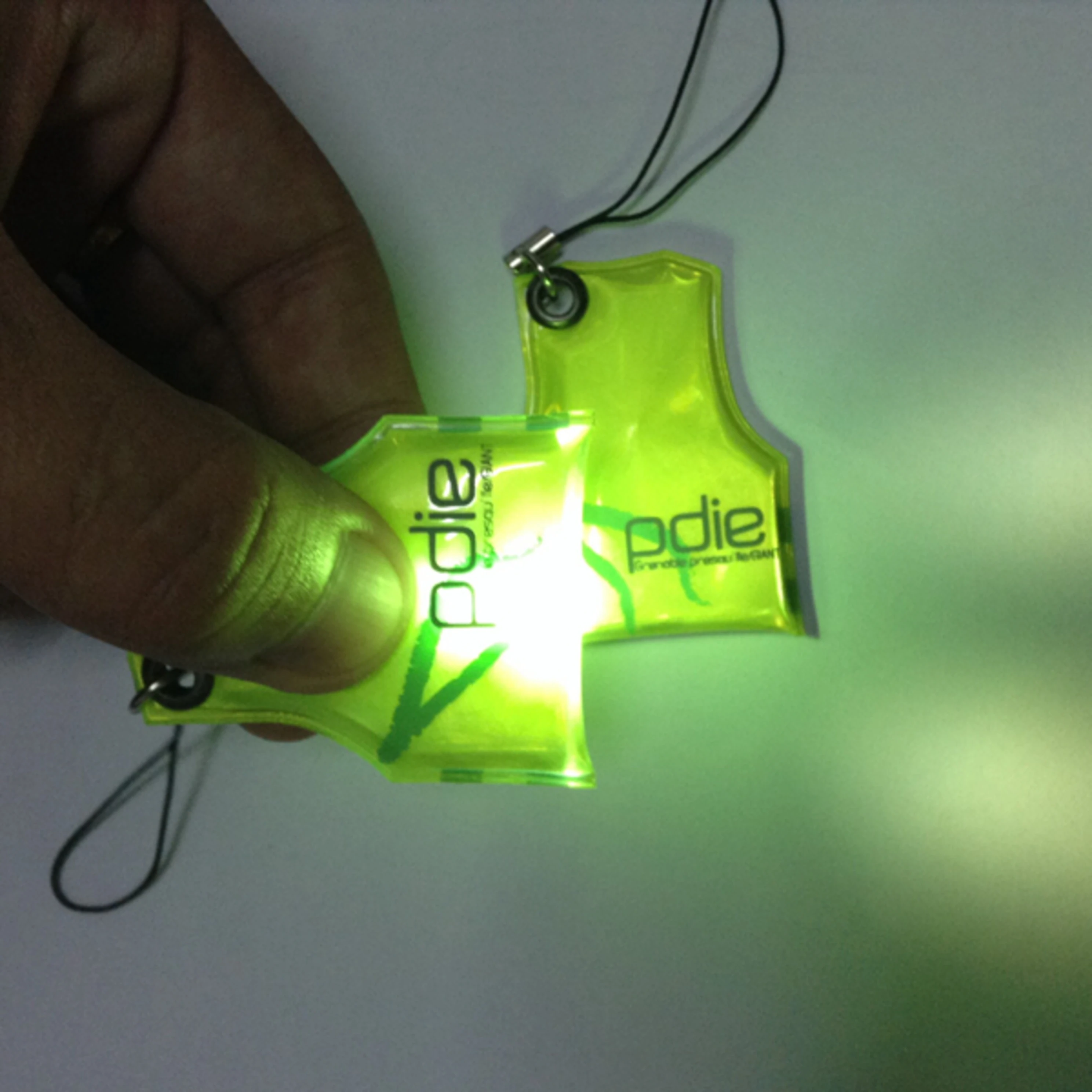 Customized light keychain promotional LED PVC keyrings cheap rubber keychain LED reflective key chain