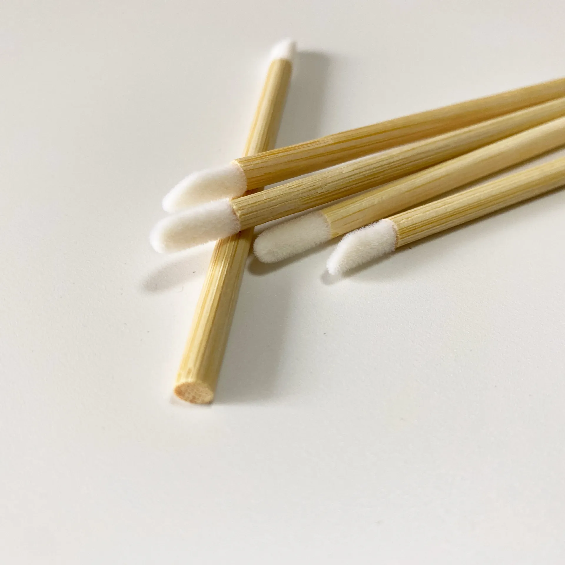 Bamboo Handle Disposable Lip Brush/ Lipstick Gloss Wands Applicator Brush Disposable makeup Applicator