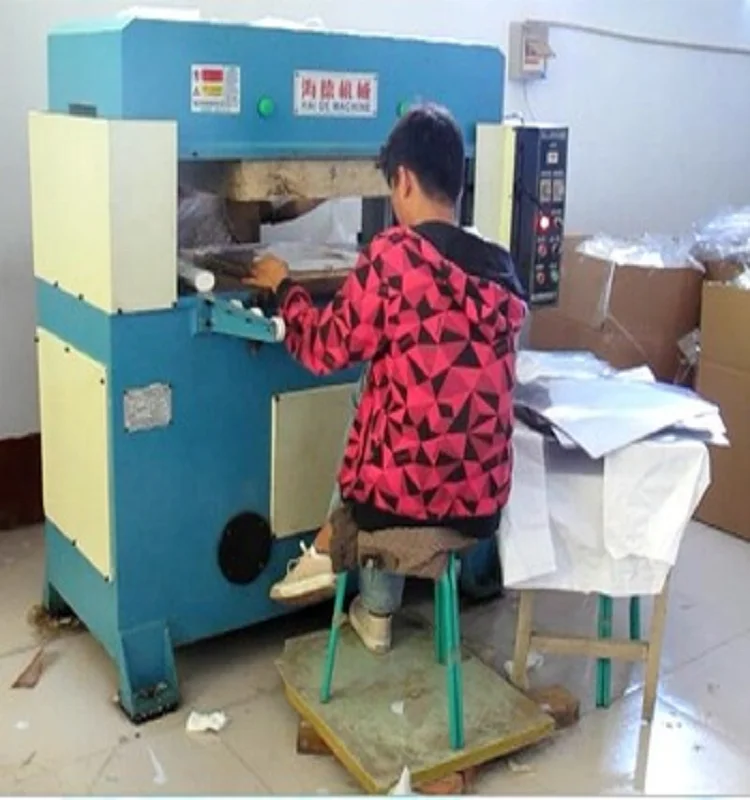 Hydraulic plane die cutting machine for plastic collar stay pvc collar band