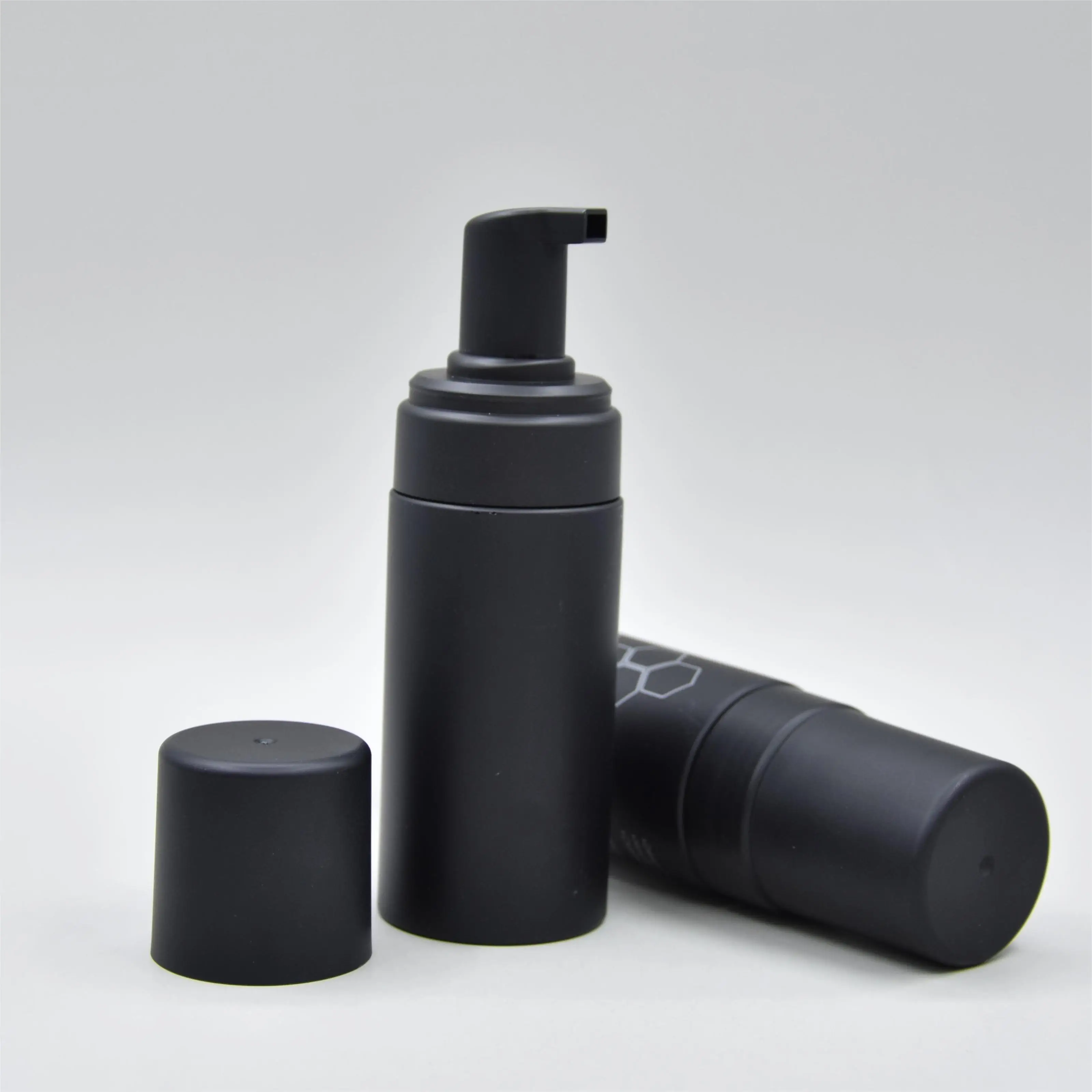 Unique Design Frosted Empty Foam Bottle 200 ml  Black Plastic Hair Salon Spray Bottle 150 ml 200 ml  Round Matte Spray Bottle