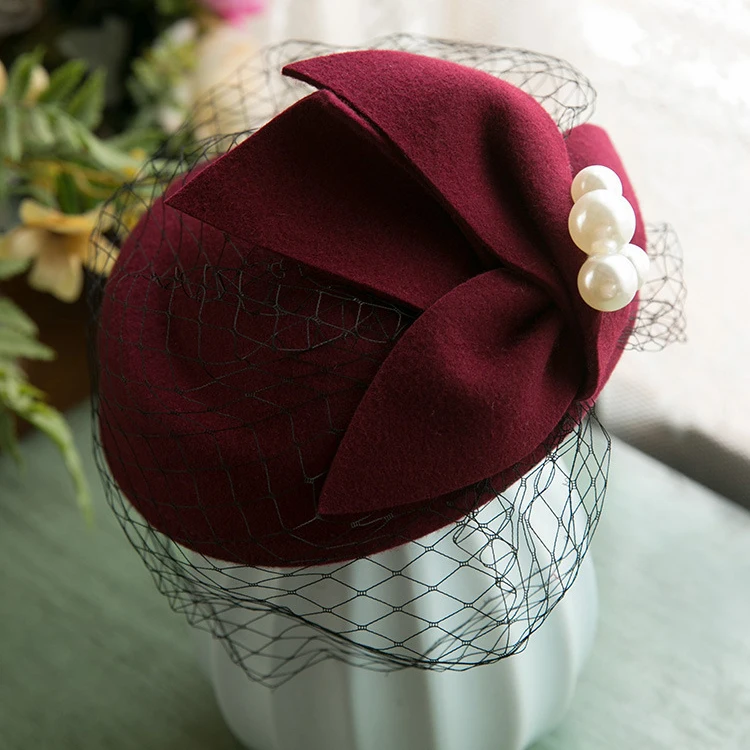 Lady White Pearl Petal Travel Cap Mesh Wool British Style Beret Banquet Wedding Elegant Bridal Clip Hat for Women