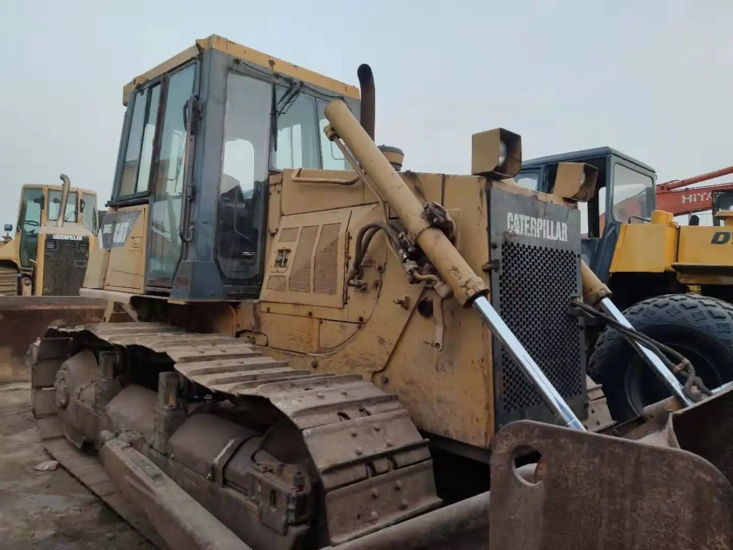 Прочный Подержанный оригинальный бульдозер Cat D6G из Японии во дворе для