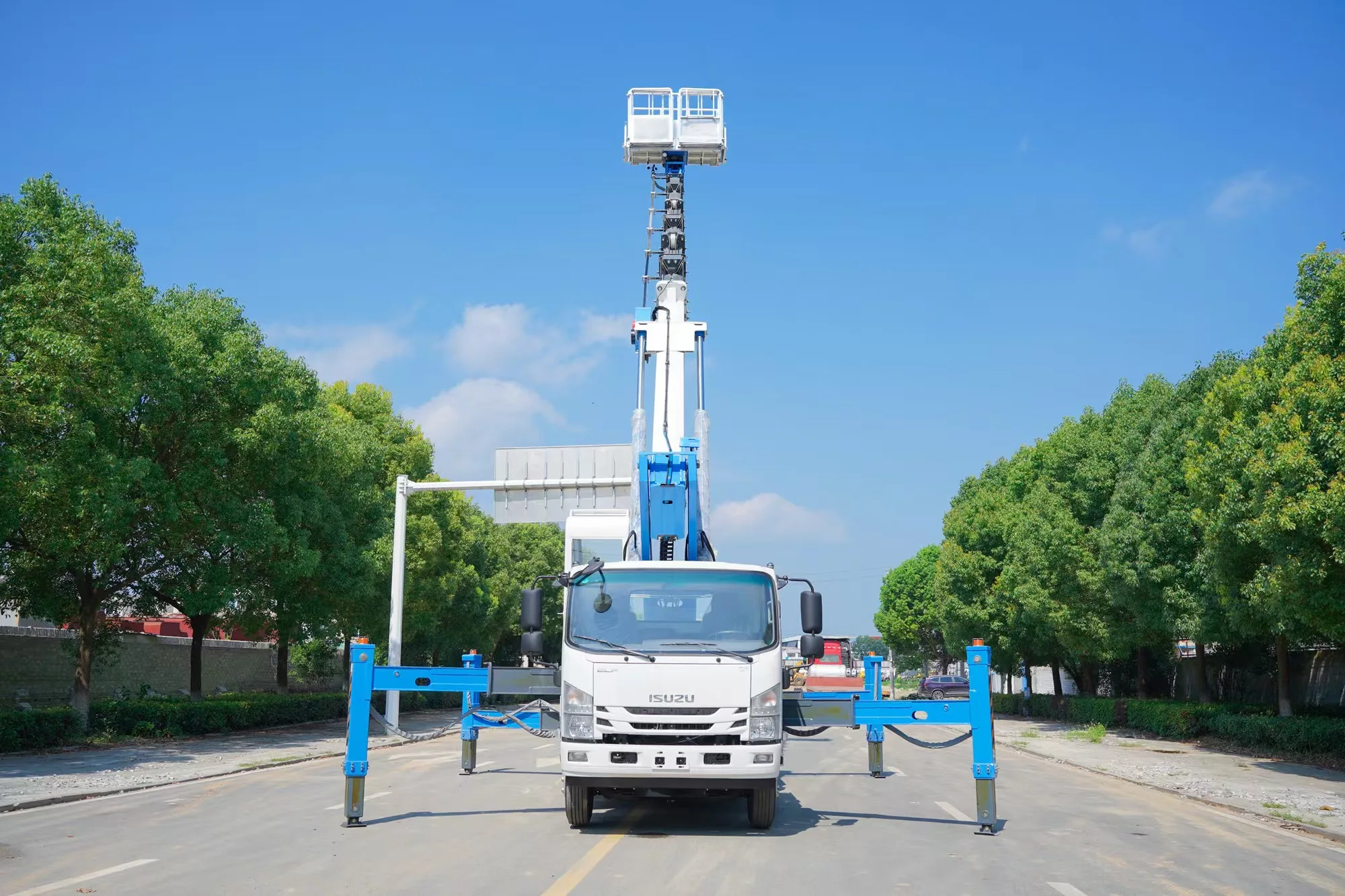 Manufacturers direct Isuzu aerial work truck high-altitude work platforms aerial work platforms scissor lifts