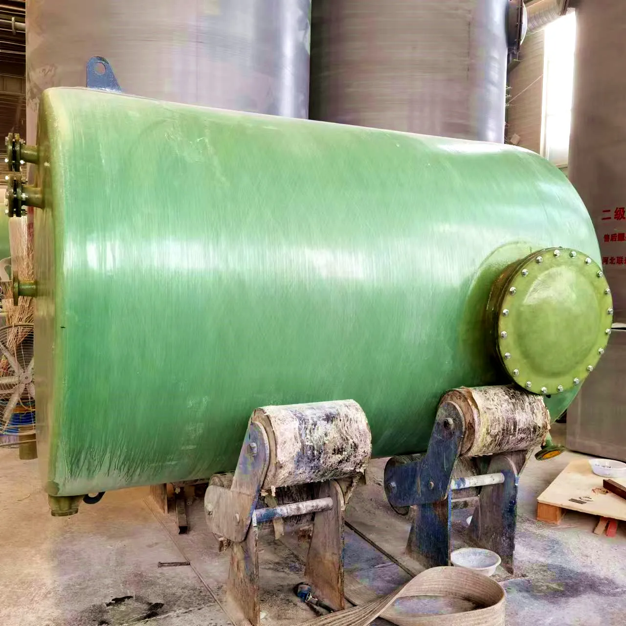 Fiberglass vertical storage tank production and customization of large fiberglass chemical tanks acid and alkali resistance