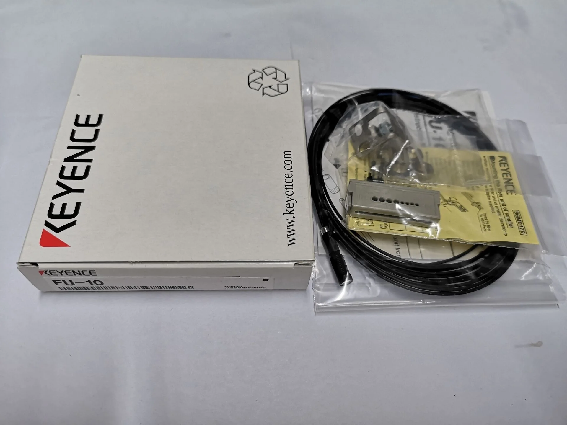 KEYENCE  FU-10  Fibre Optic Sensors    Reflective Fibre Unit     New original