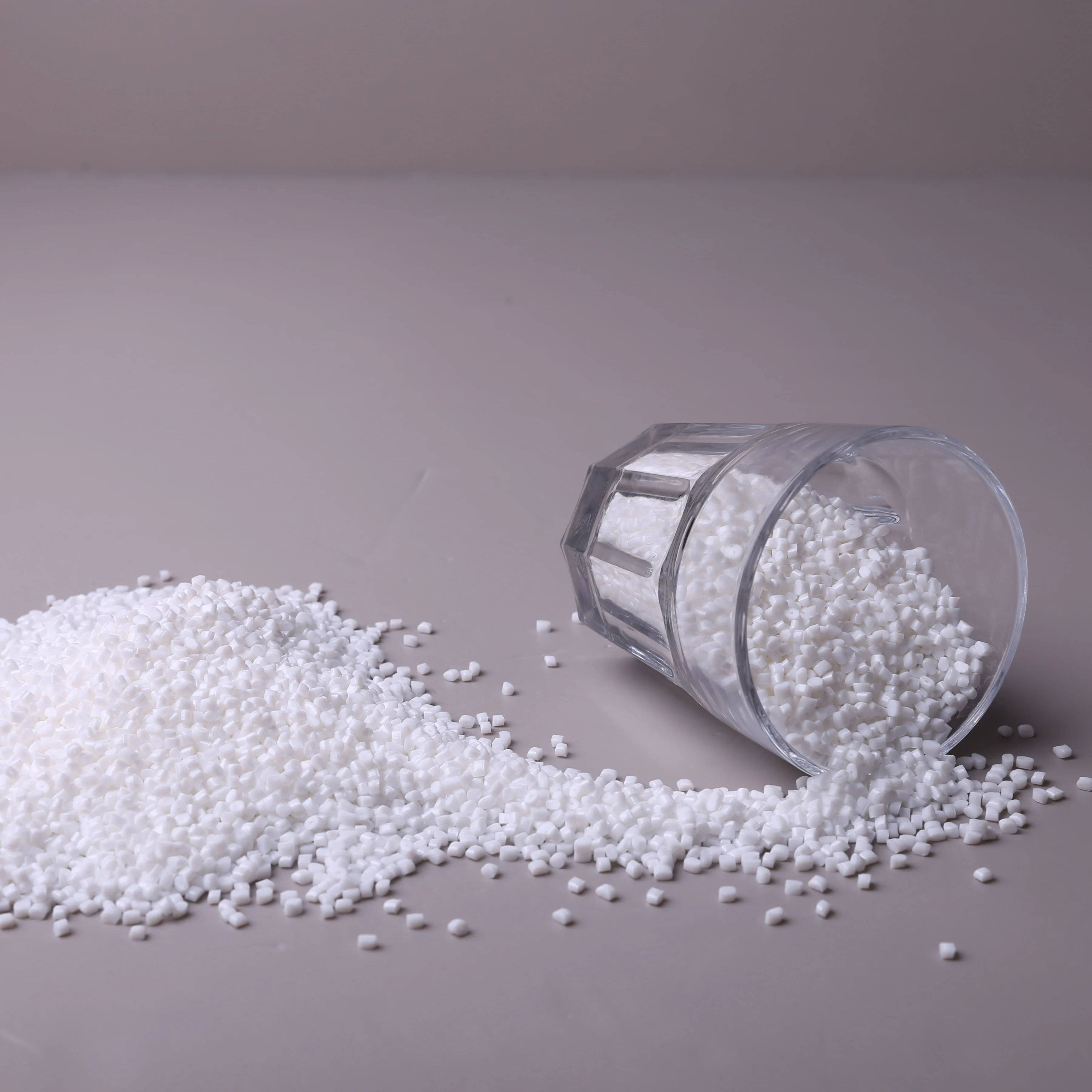 White color BLUESTAR 403GM30 PBT 30%GF high impact injection molding pbt plastic materials