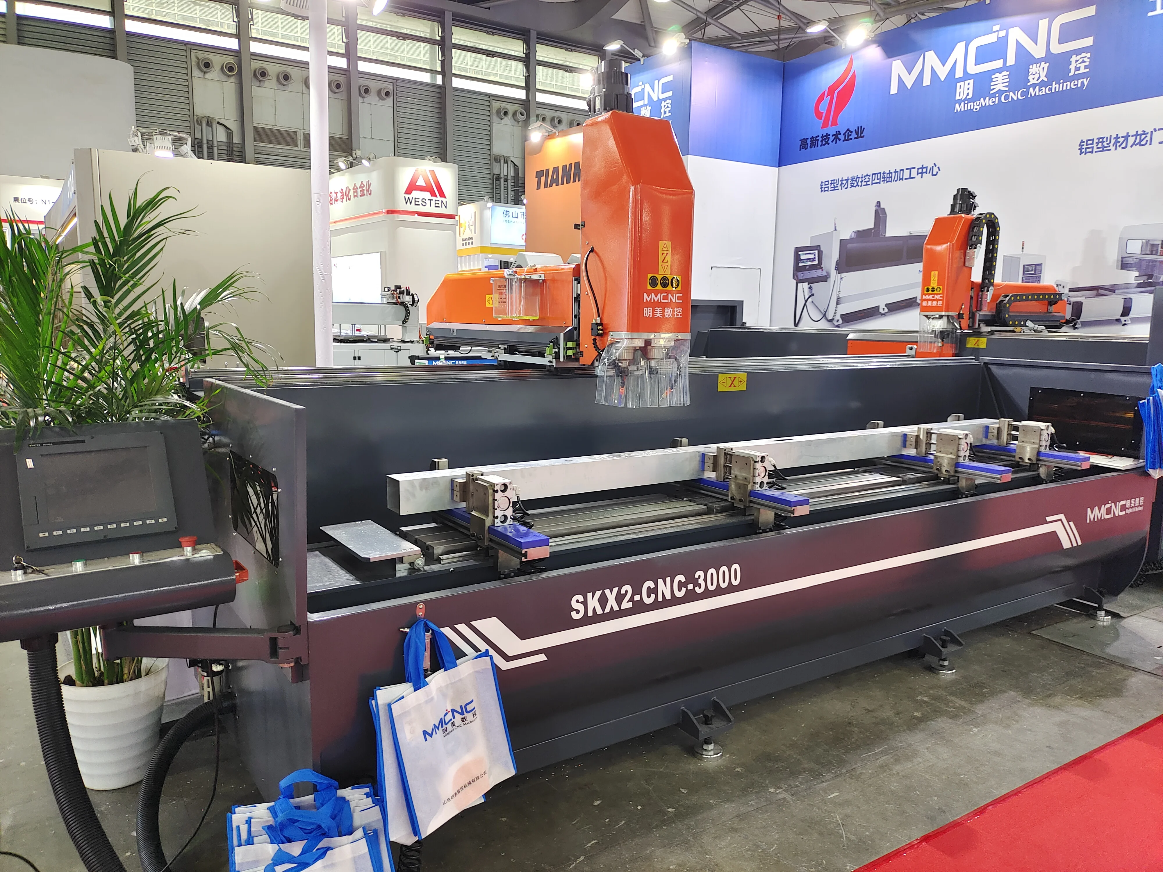 3000mm stroke CNC Dual axis aluminum profile drilling machine lock hole Milling Machine door and window making machine