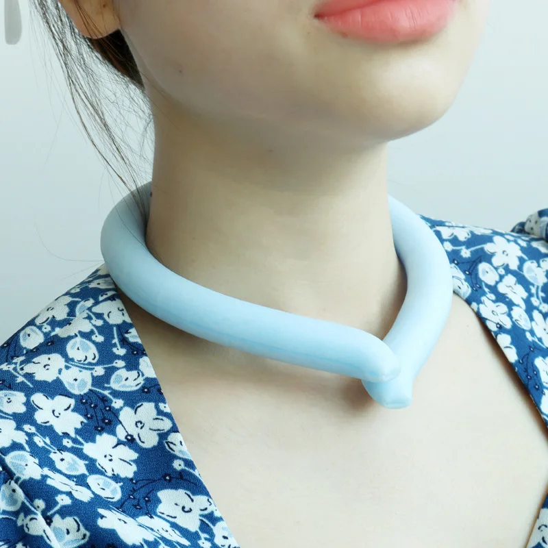 OEM Reusable Neck Cooling Tube Ice Wraps for Summer Heat Hands Free Cold Pack Neck Cooler