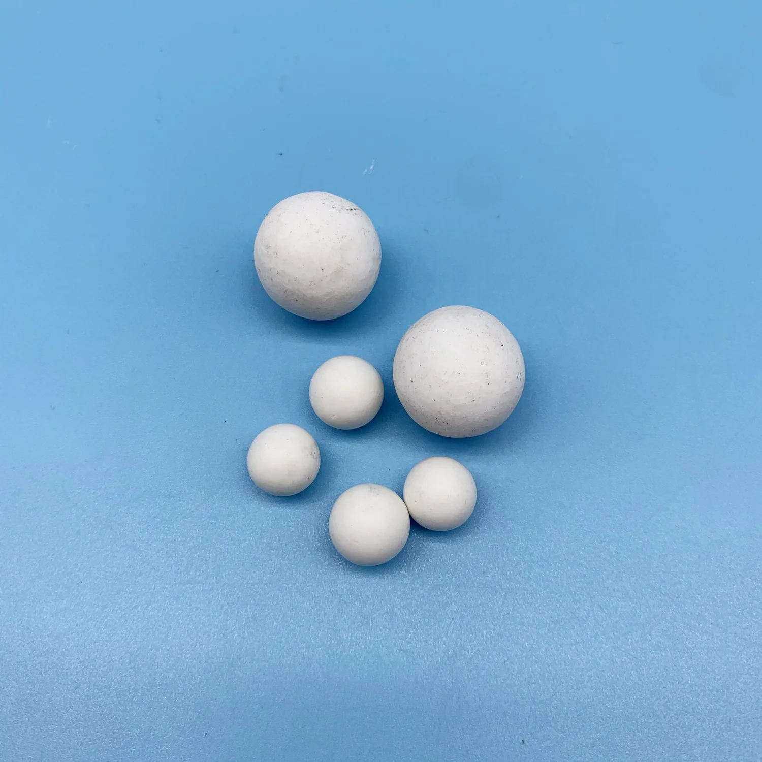 92% Inert Al2O3 Grinding Polishing High Alumina Ceramic Ball For Ball Mill