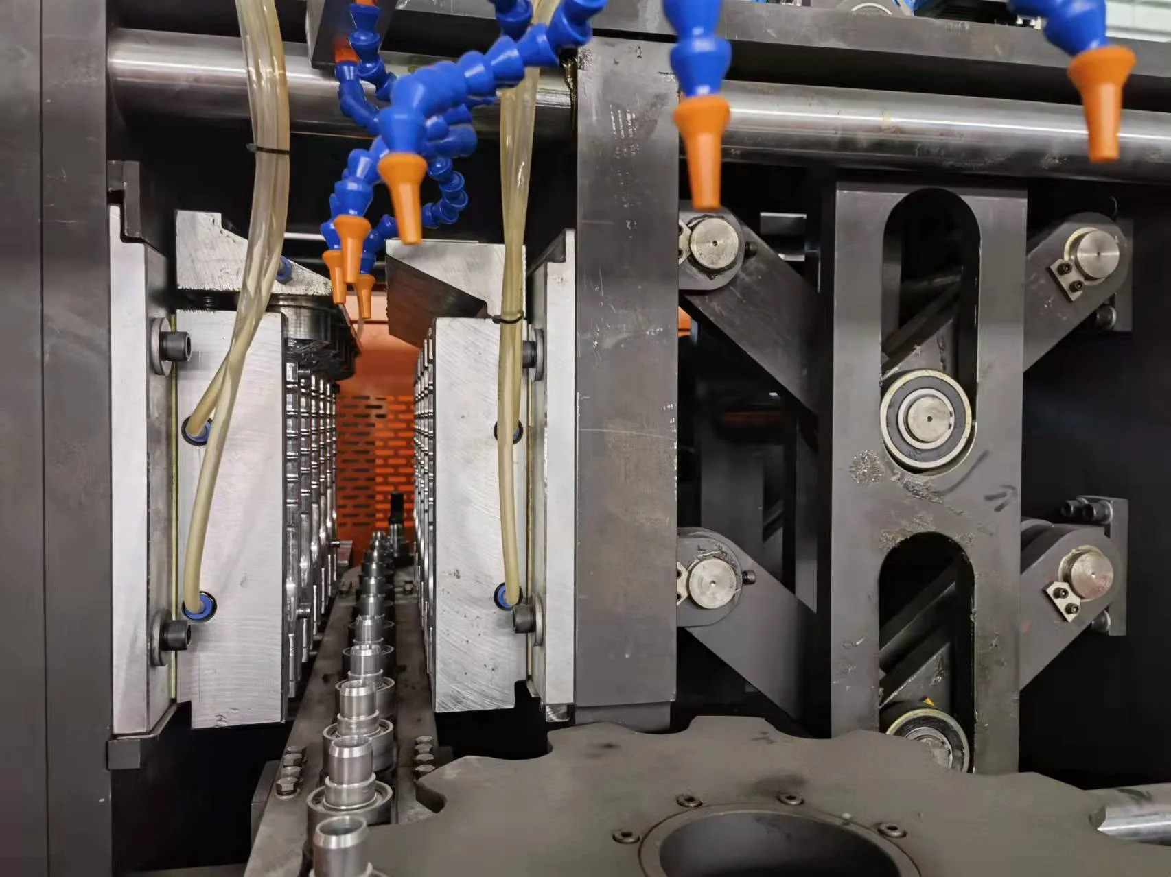 YD-8000 6cavity Professional PET Stretch Blow Molding Machine higher automation intelligent control small bottle making