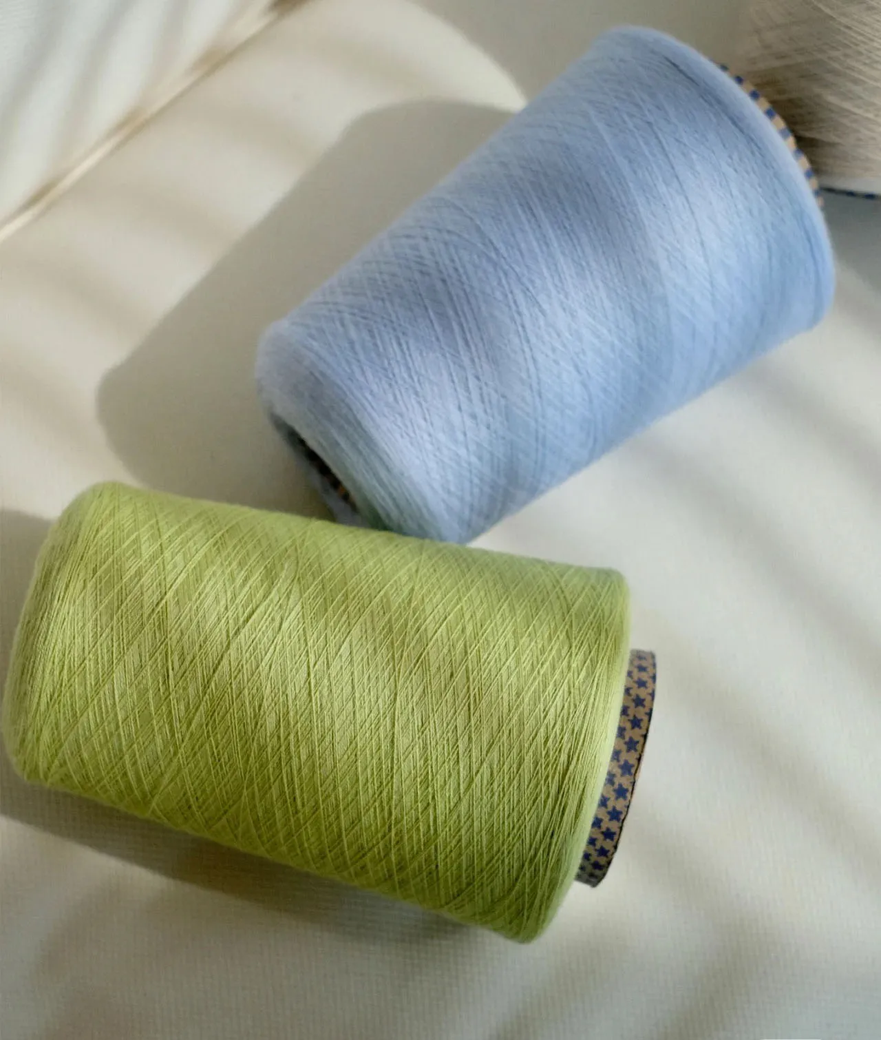 10%Polyester Knit Worsted Weight 90% Wool Yarn 1/50Nm (Core yarn) 90s Anti Shrink Strip 90% 20D/9F Natural White PBT (Filament)